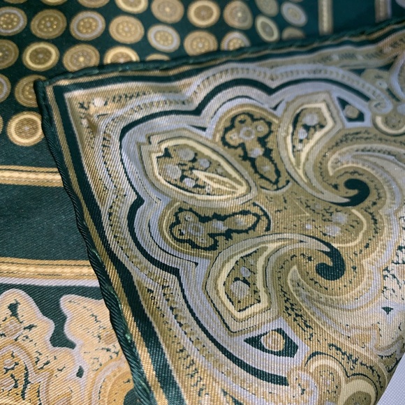 authentic CHRISTIAN DIOR hand rolled silk GAVROCHE - Picture 5 of 6